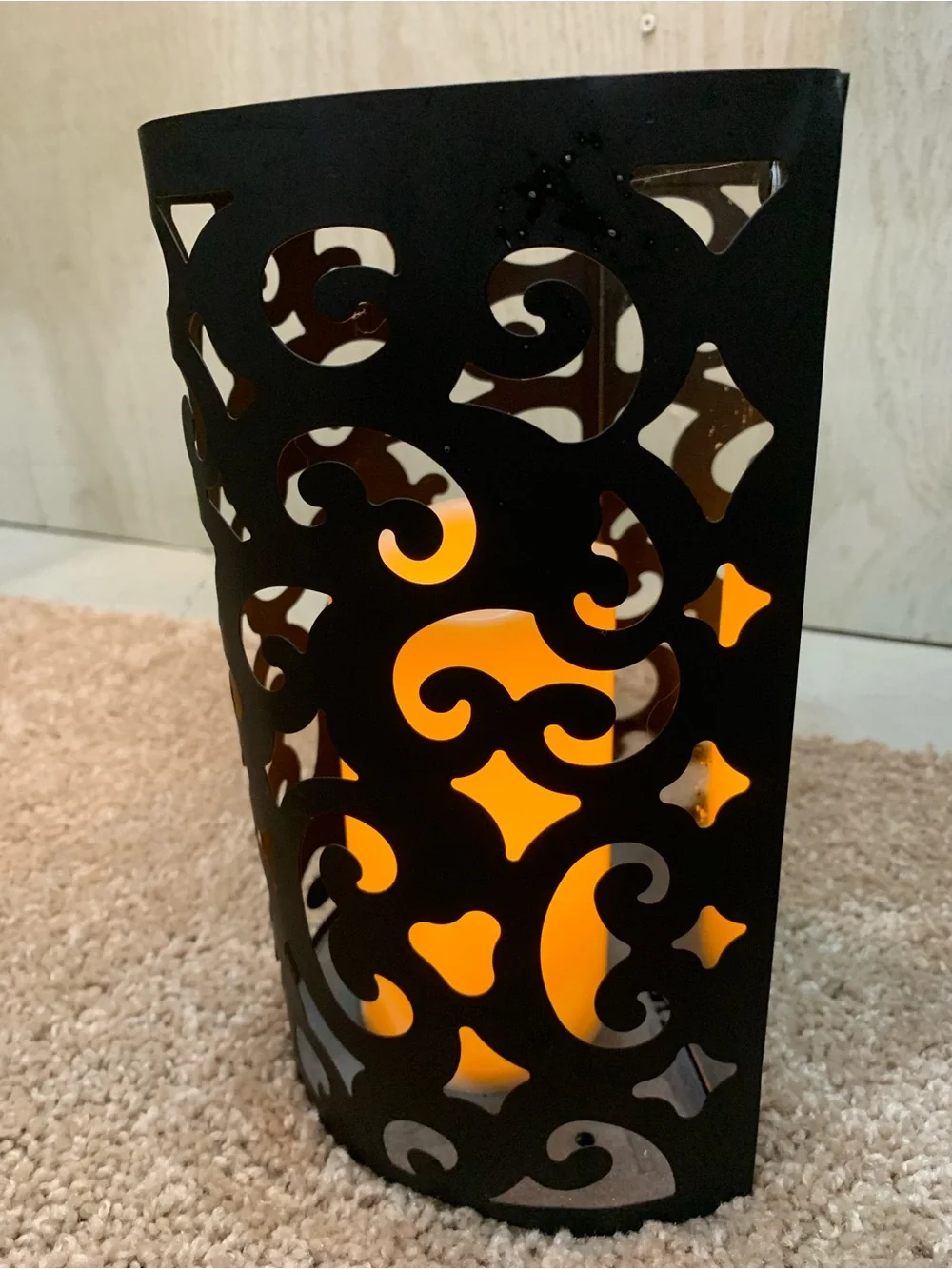 Pacific Accents Montrose Wall Scone with frameless candle. Takes 3 AAA Batteries